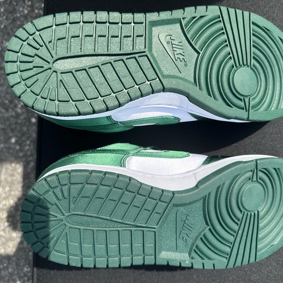 Nike Green and White Women's Sneakers - Picture 4 of 6